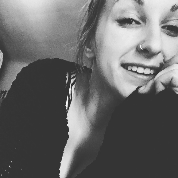 Meet your Posher, Ashley - Picture 3 of 4